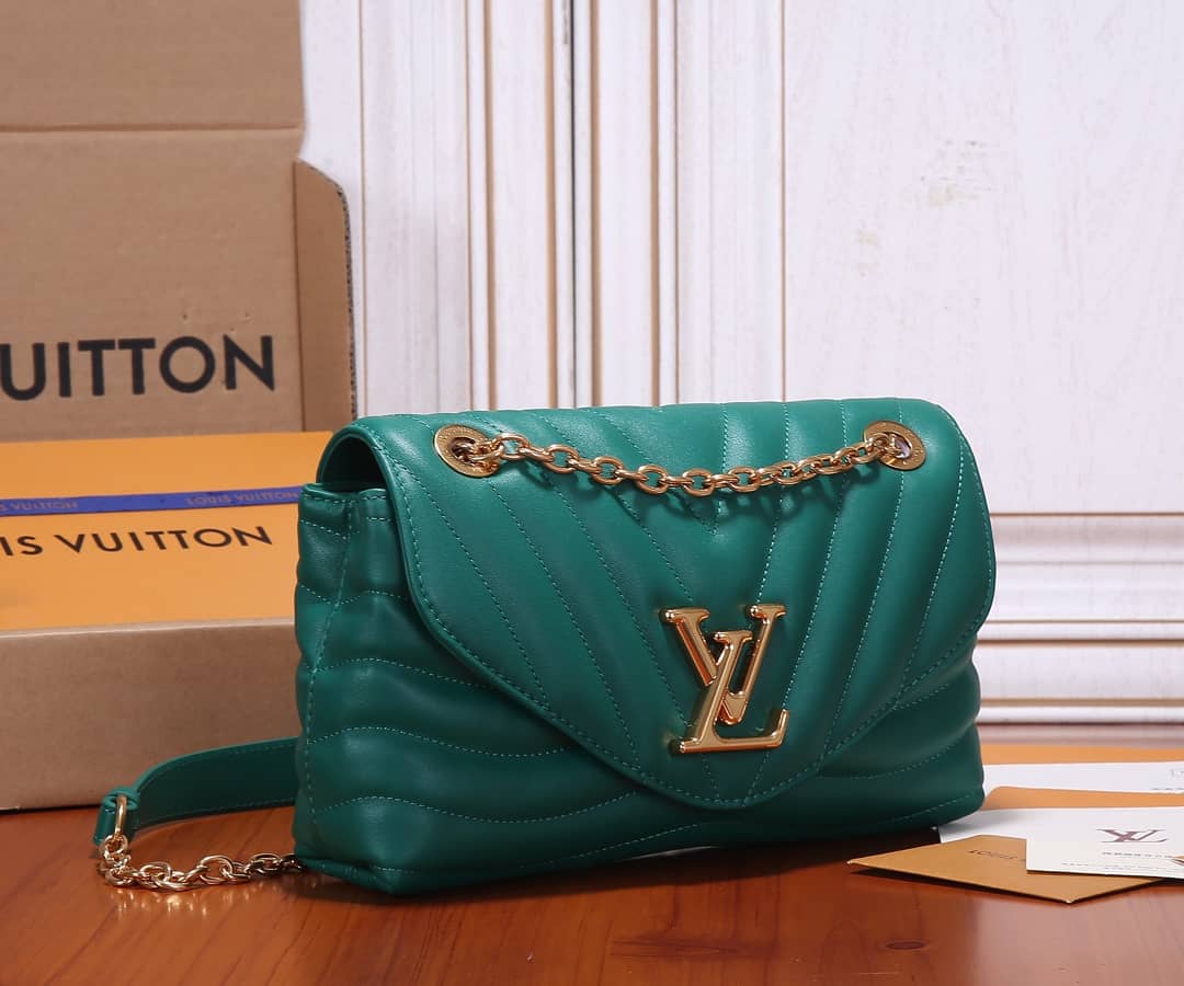 Best Replica Louis Vuitton New Wave Chain Cowhide Leather Replica Shoulder Bag M58664 - Colareps
