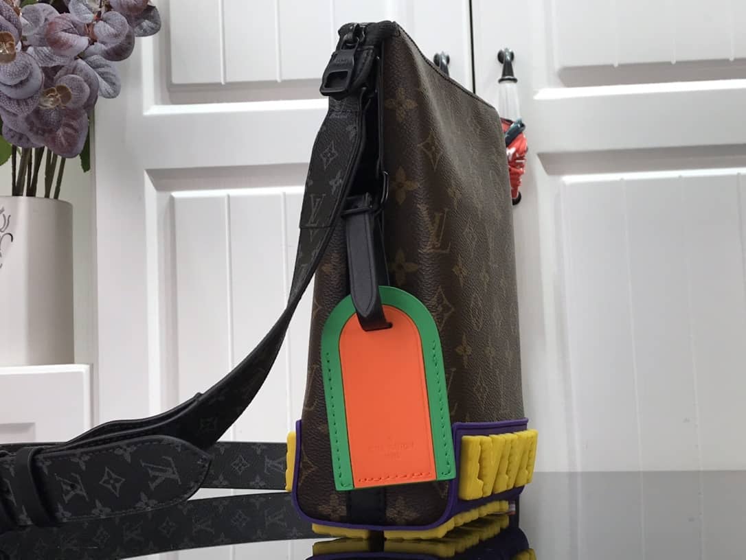 Best Replica Louis Vuitton Monogram Coated Canvas Cruiser Messenger Bag Replica M57966 - Colareps