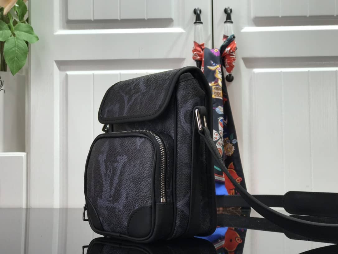 Best Replica Louis Vuitton Monogram Pastel Noir Canvas Replica Messenger Bag M45650 - Colareps