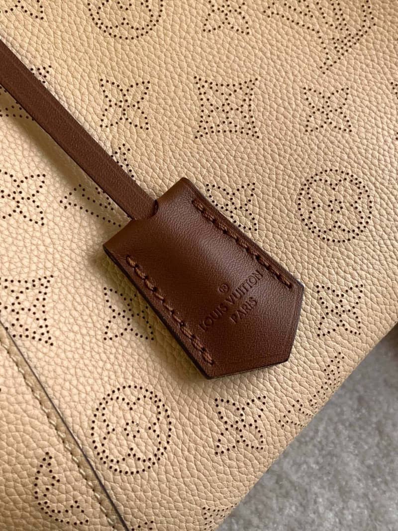 Best Replica Louis Vuitton Mahina Hina PM Leather Tote Replica Beige M54353 - Colareps