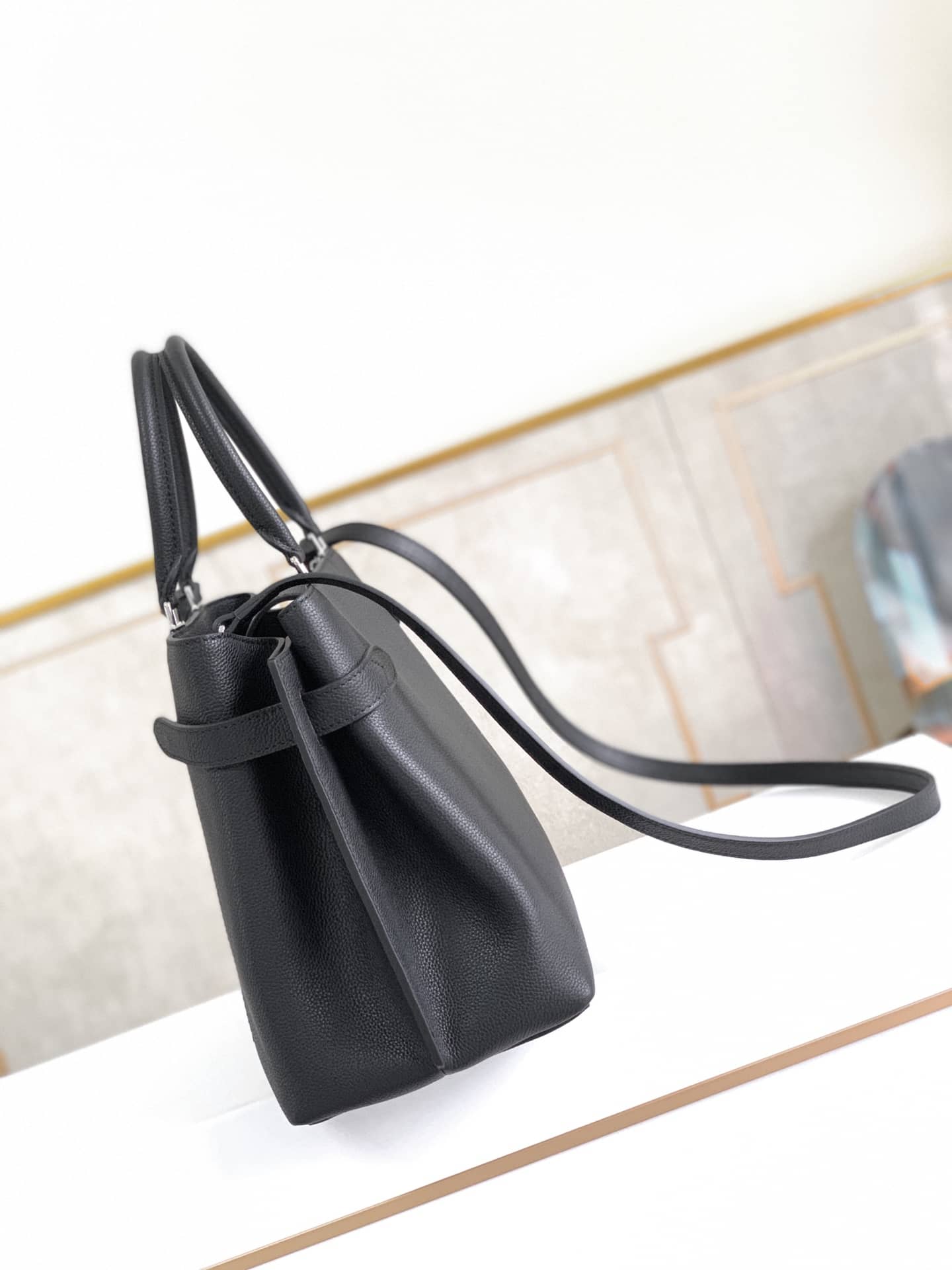 Best Replica Louis Vuitton Lockme Day Tote Replica Black M53730 - Colareps