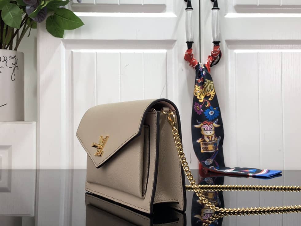 Best Replica Louis Vuitton Mylockme Chain Pochette M63471 Replica Crossbody Bag - Colareps