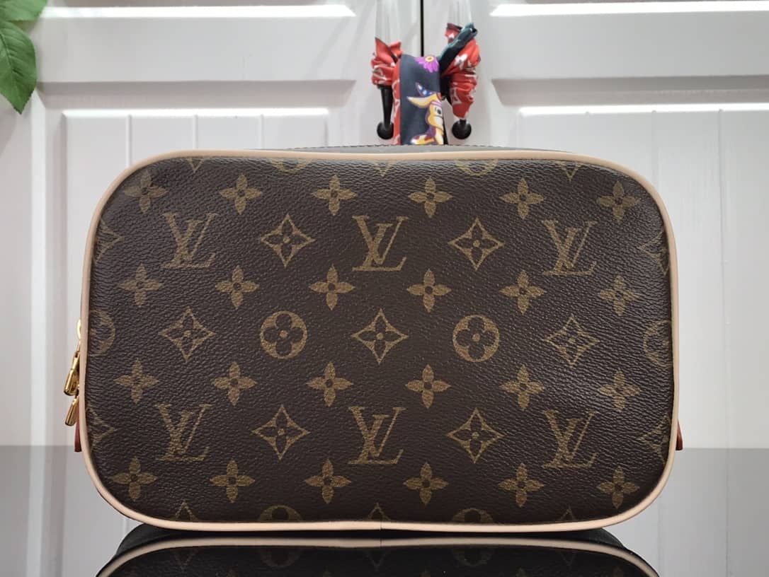 Best Replica High Quality Designer LV Wash Bag Wholesale - Colareps