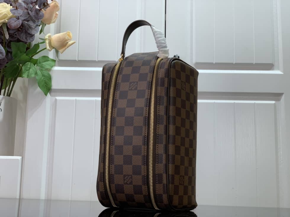 Best Replica Louis Vuitton Dopp Kit Toilet Pouch Monogram Canvas M44494 Replica - Colareps