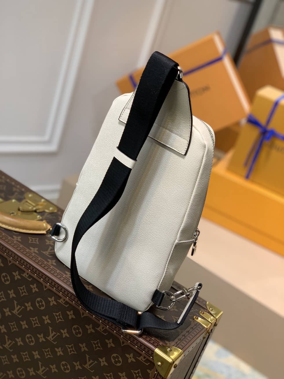 Best Replica Best Replica Louis Vuitton Taiga Avenue Sling Bag M30803 Replica Shoulder Bag(ColaReps) - Colareps