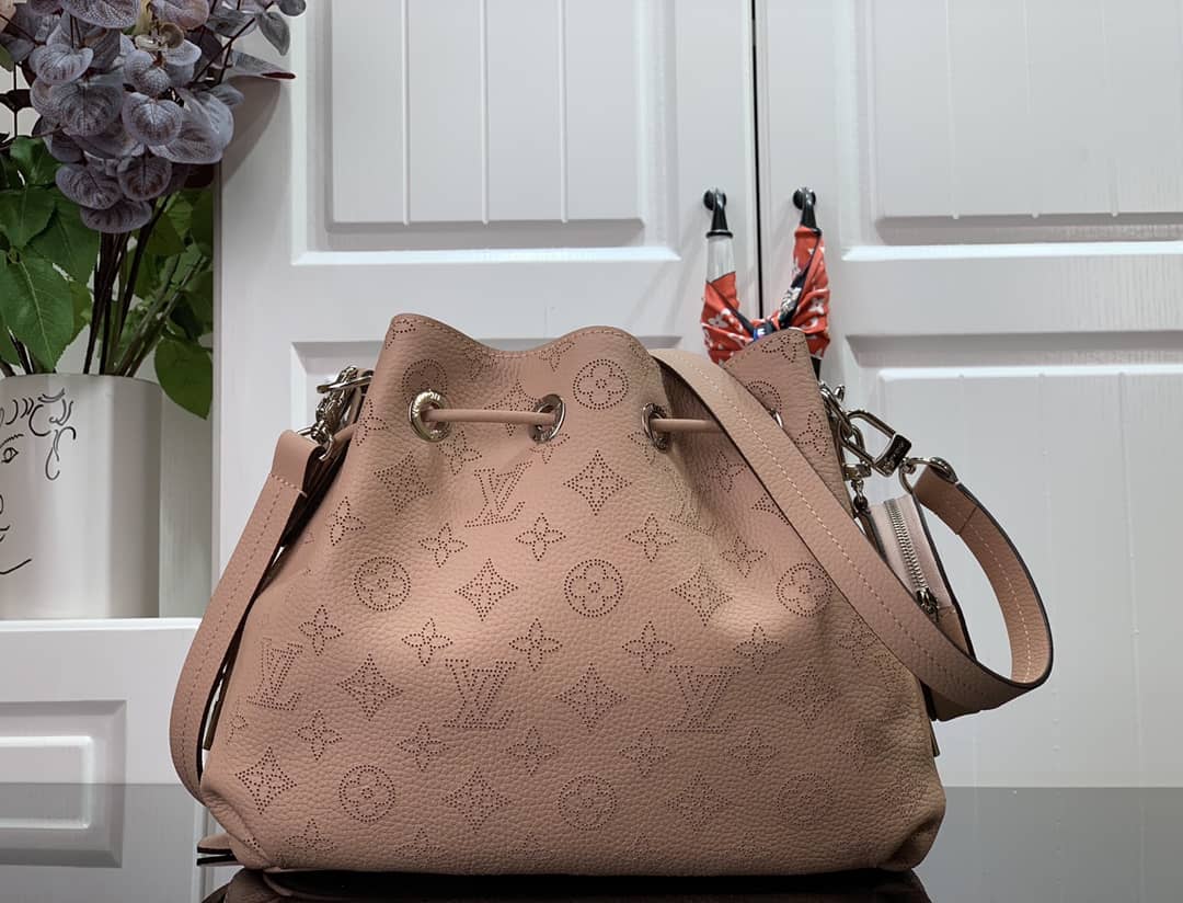 Best Replica Louis Vuitton Bella Mahina Magnolia Leather Replica Bag M57068 Pink - Colareps