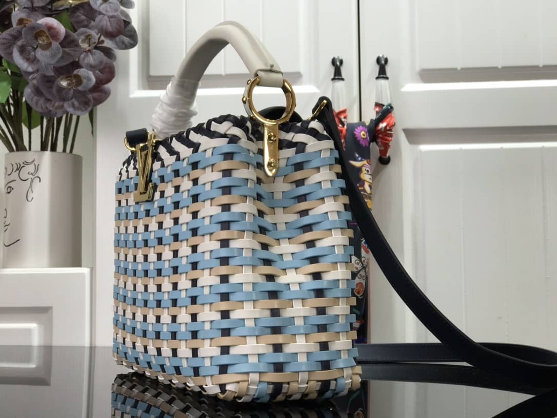 Best Replica Louis Vuitton Capucines Taurillon Shoulder Bag Replica Blue M94519 - Colareps