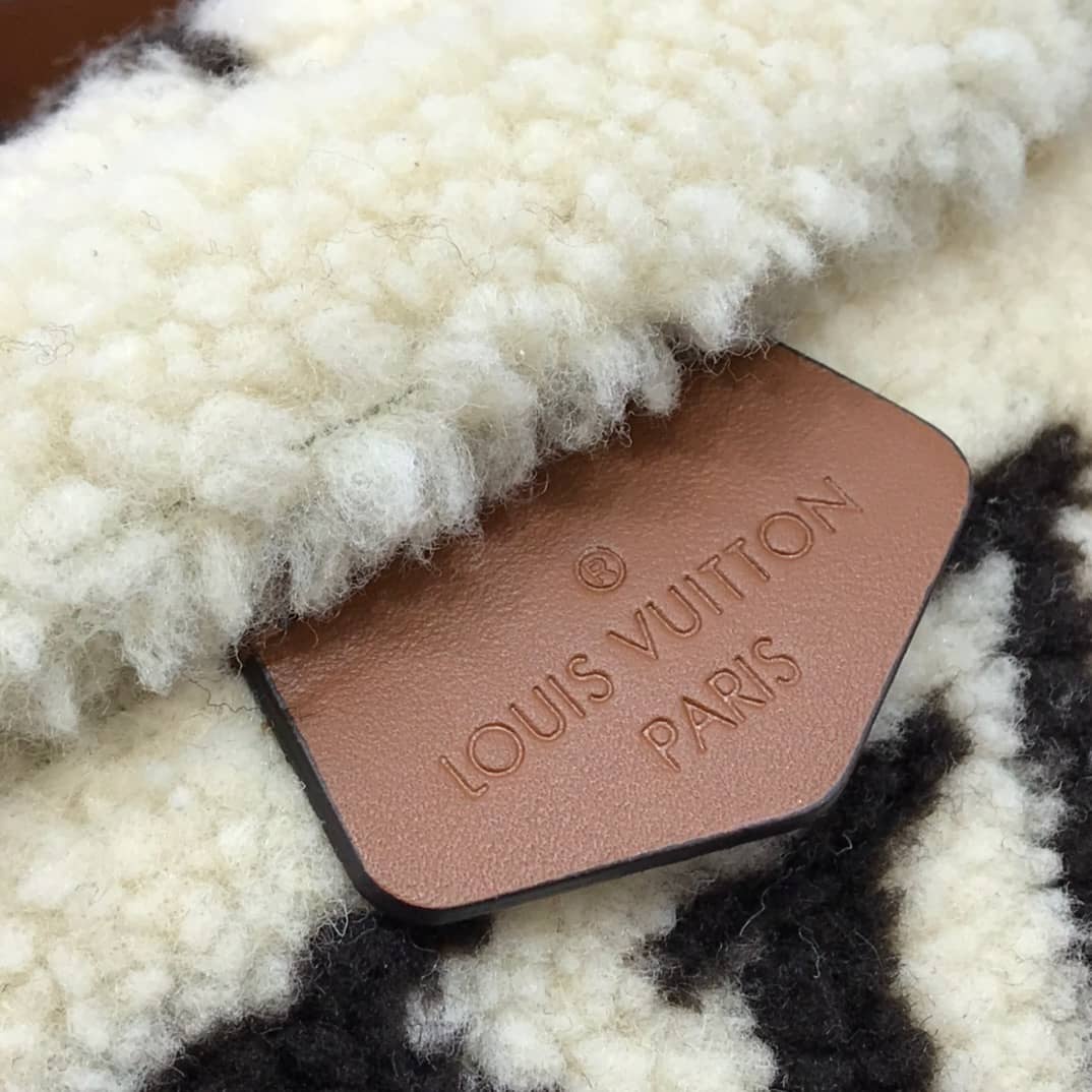 Best Replica Louis Vuitton Giant Monogram Teddy MM Replica Waist Bag M55425 - Colareps