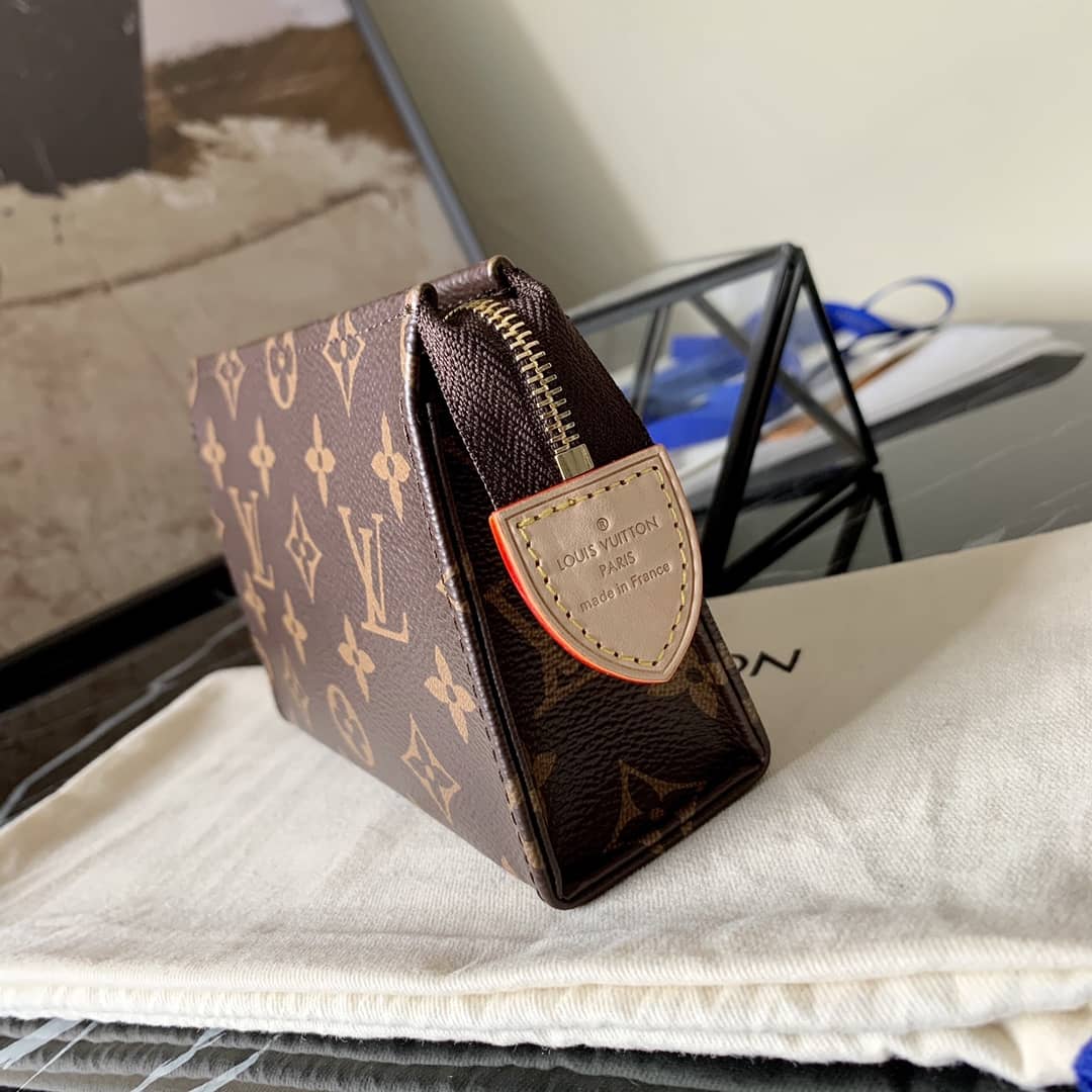 Best Replica Louis Vuitton Monogram Poche Toilette Cosmetics Pouch Replica M47546 - Colareps
