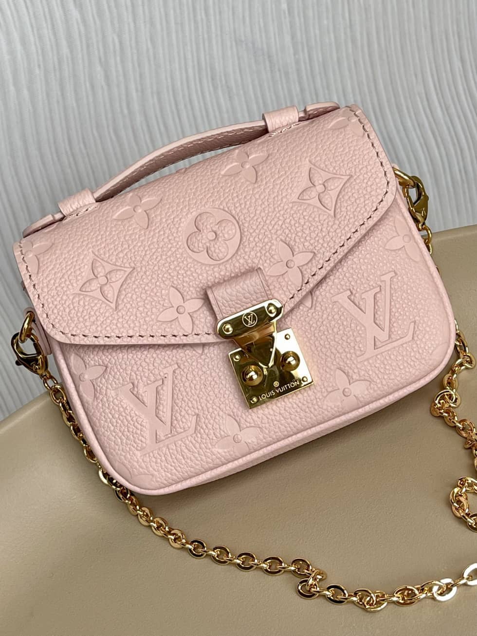 Best Replica Louis Vuitton Micro Métis Monogram Empreinte Leather 2WAY Chain M81389 Replica Crossbody Bag - Colareps