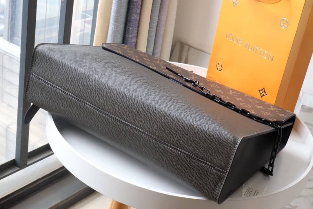 L0vis Vvtt0n Robusto Briefcase Monogram Canvas Taiga Leather Replica M30591