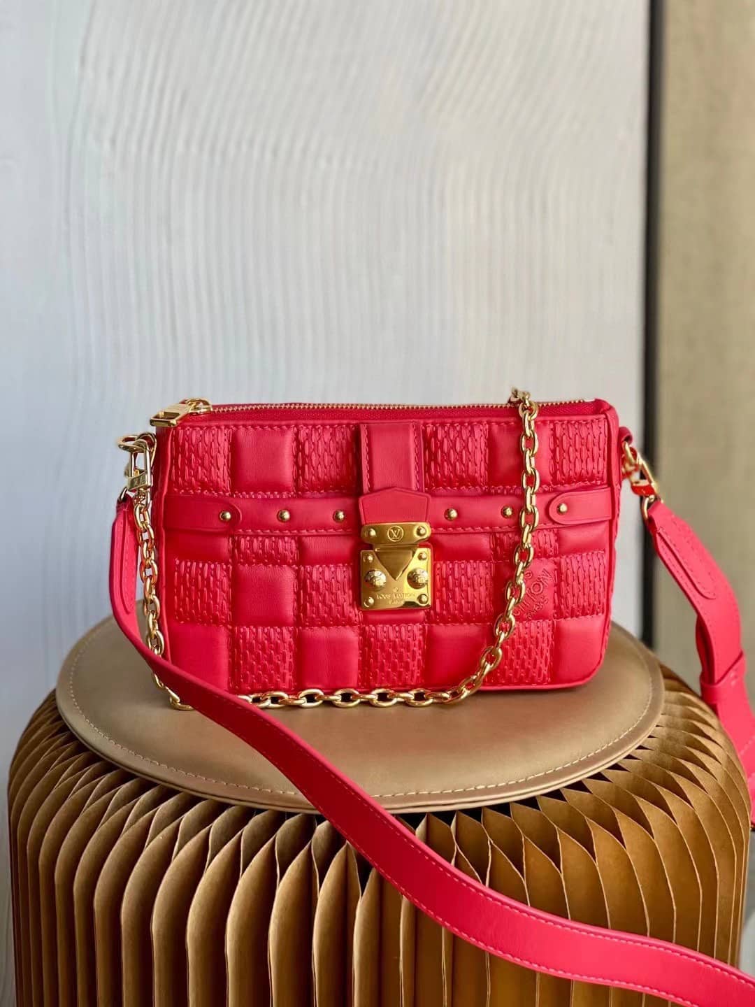 Best Replica Louis Vuitton Pochette Troca Red M59049 Replica Crossbody Bag - Colareps