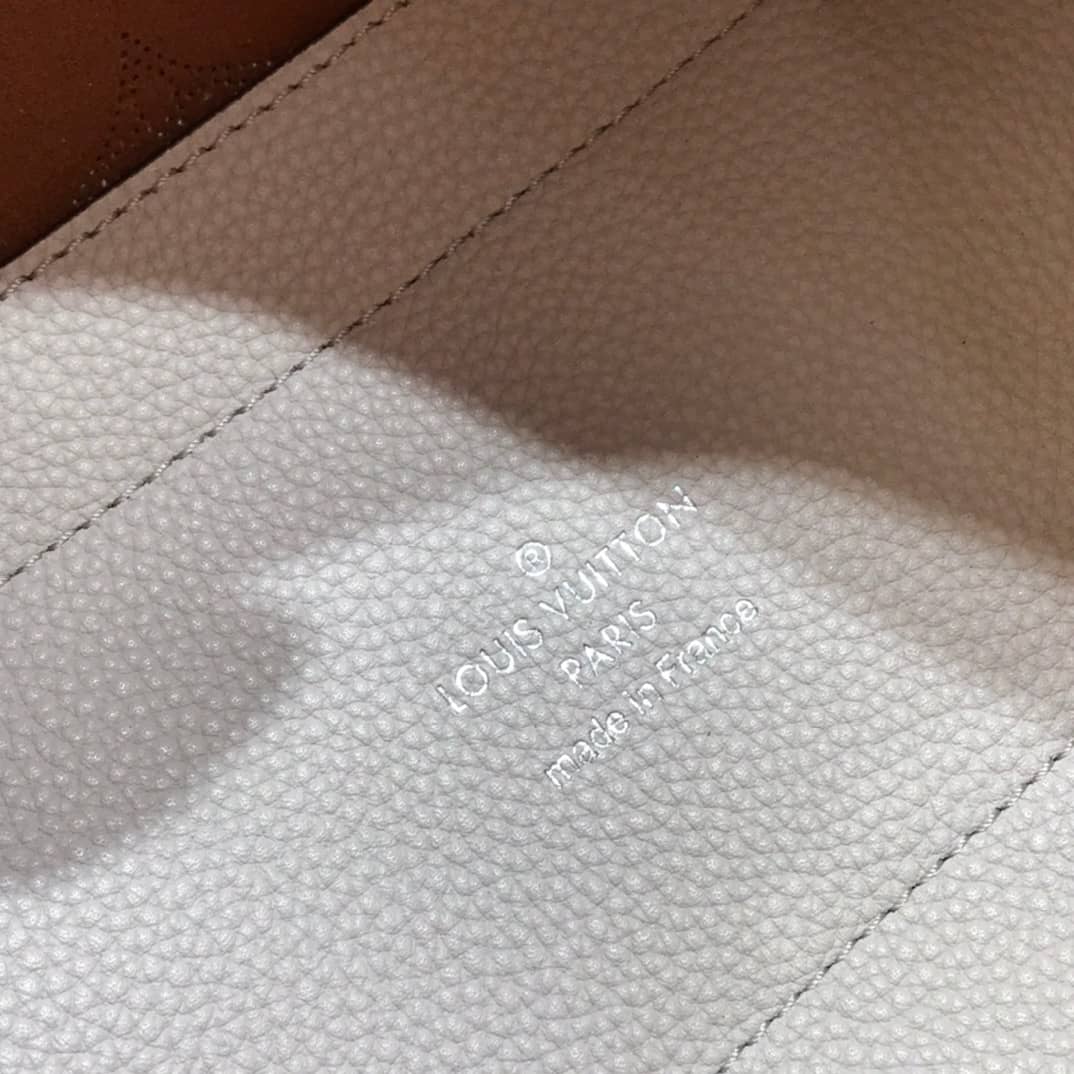 Best Replica Louis Vuitton Mahina Hina PM Leather Tote Replica White M54353 - Colareps