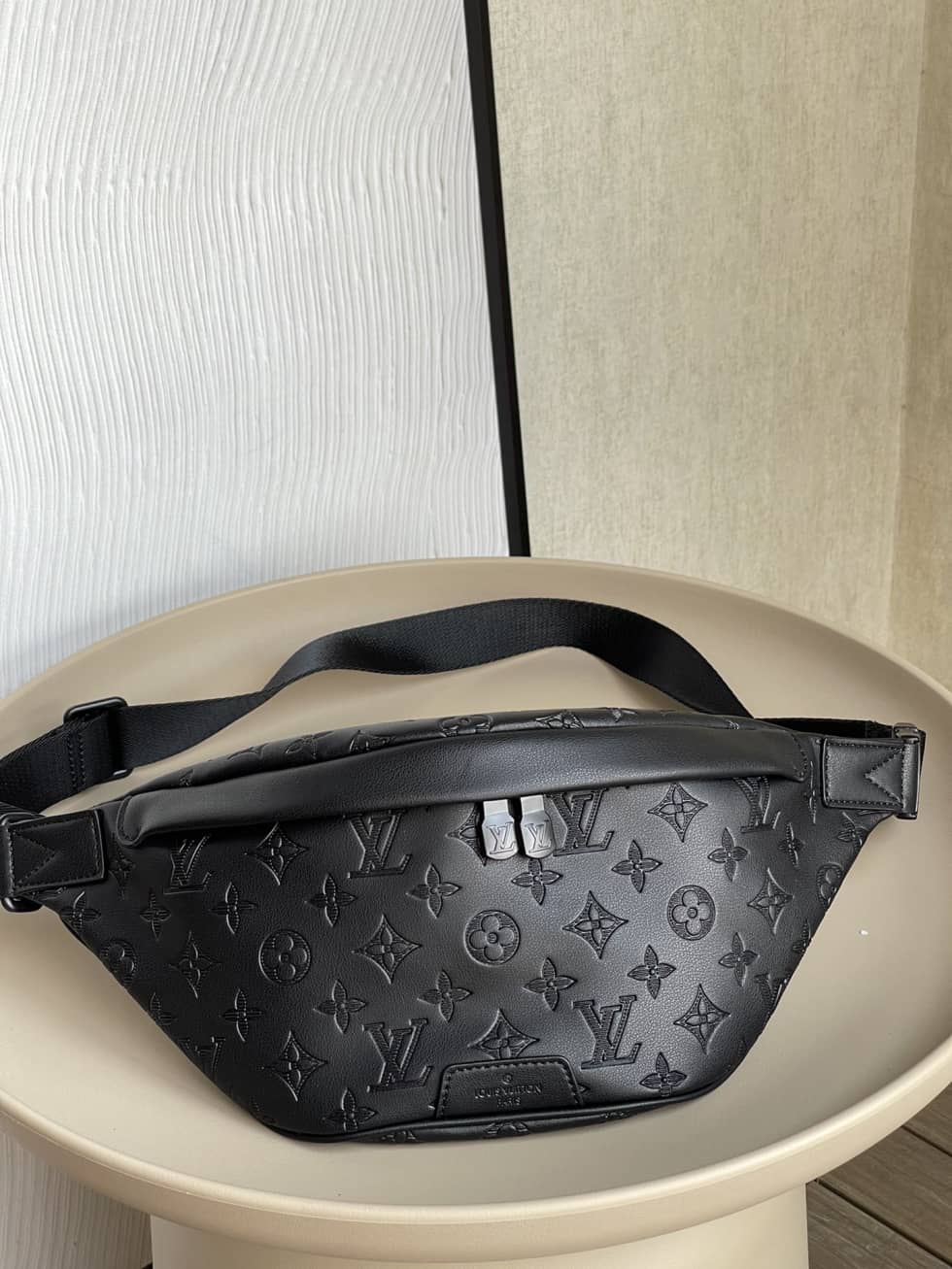 Best Replica Louis Vuitton Discovery Bumbag PM Monogram Shadow Black M46036 Replica Belt Bag - Colareps