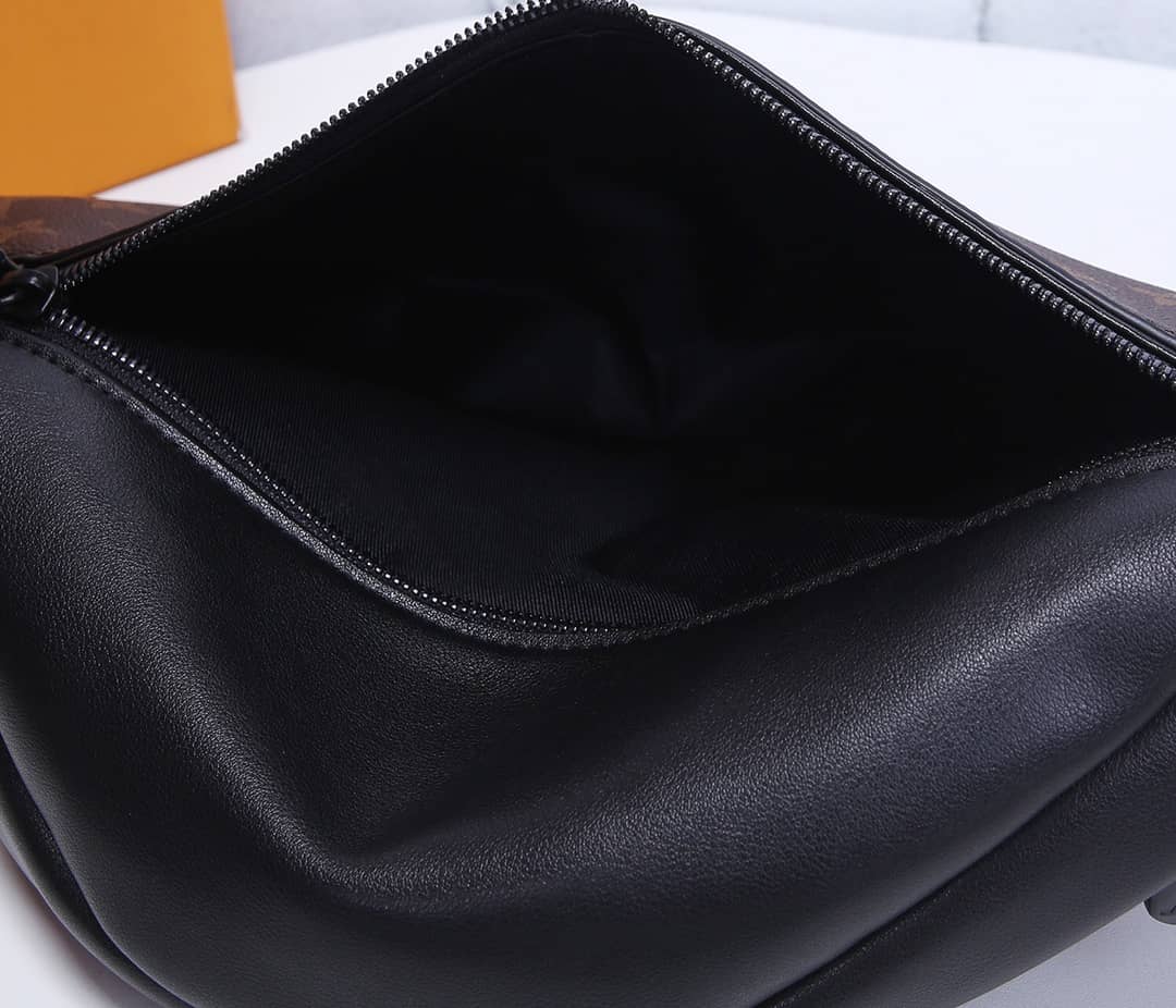 Best Replica LV Bum Bag Dupe Monogram Eclipse Discovery  M44336 - Colareps