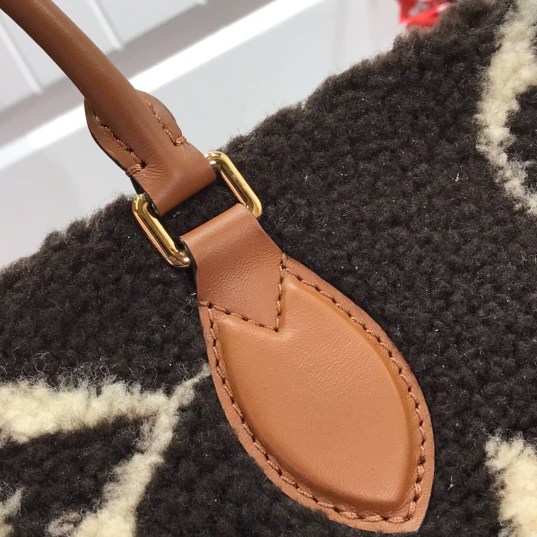 Best Replica Louis Vuitton Onthego Teddy Shearling Limited GM Tote Replica Black M55421 - Colareps