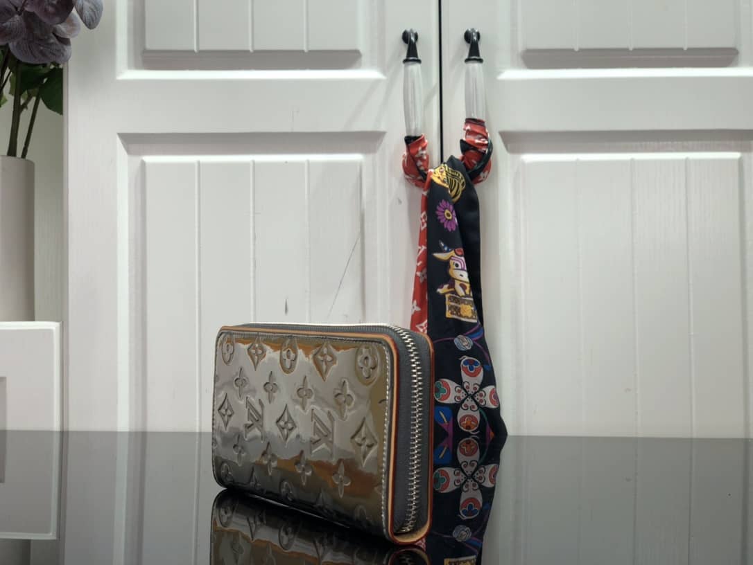 Best Replica Louis Vuitton Monogram Mirror Zippy Wallet Replica M80808 - Colareps