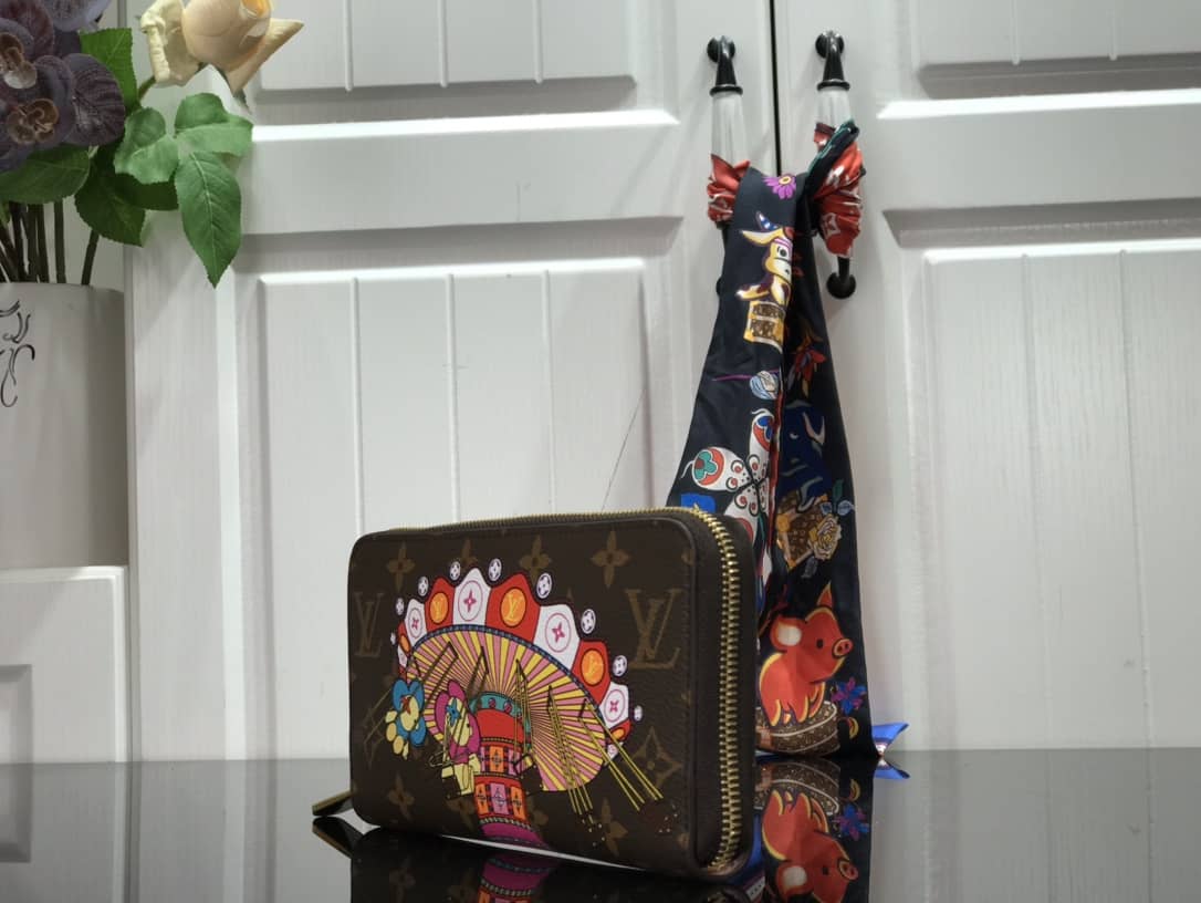 Best Replica Louis Vuitton Monogram Zippy Wallet Christmas Animation 2020 Replica M69753 - Colareps