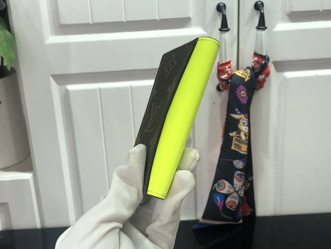 Best Replica Louis Vuitton Pocket Organizer Monogram Neon Card Holder Replica Yellow M80779 - Colareps