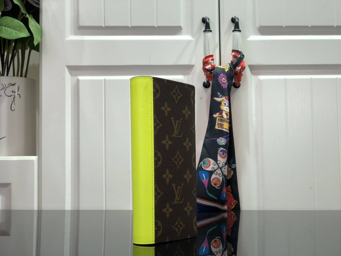 Best Replica Louis Vuitton Monogram Long Leather Brazza Wallet Replica Yellow M80790 - Colareps