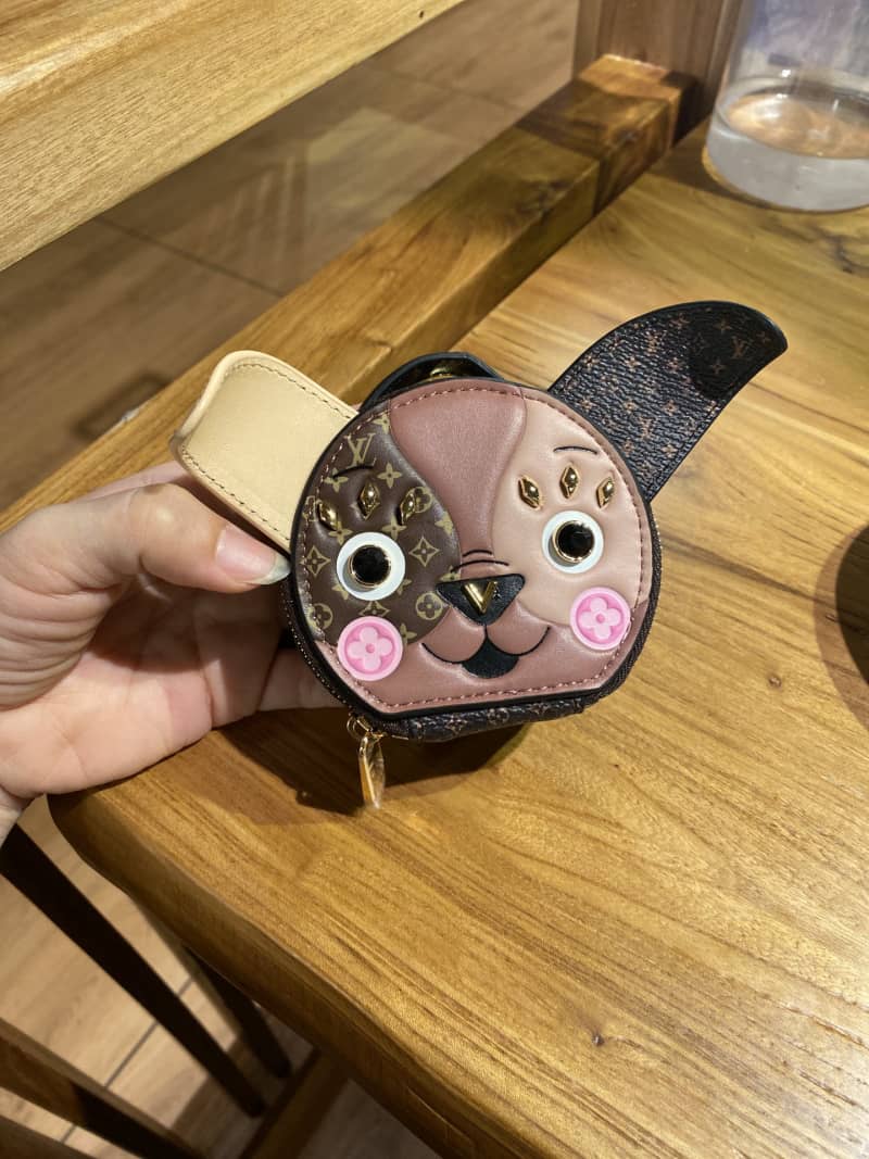 Best Replica LV Bag Charm Dupe Puppy Supple Key Holder Hat Box  M80254(ColaReps) - Colareps