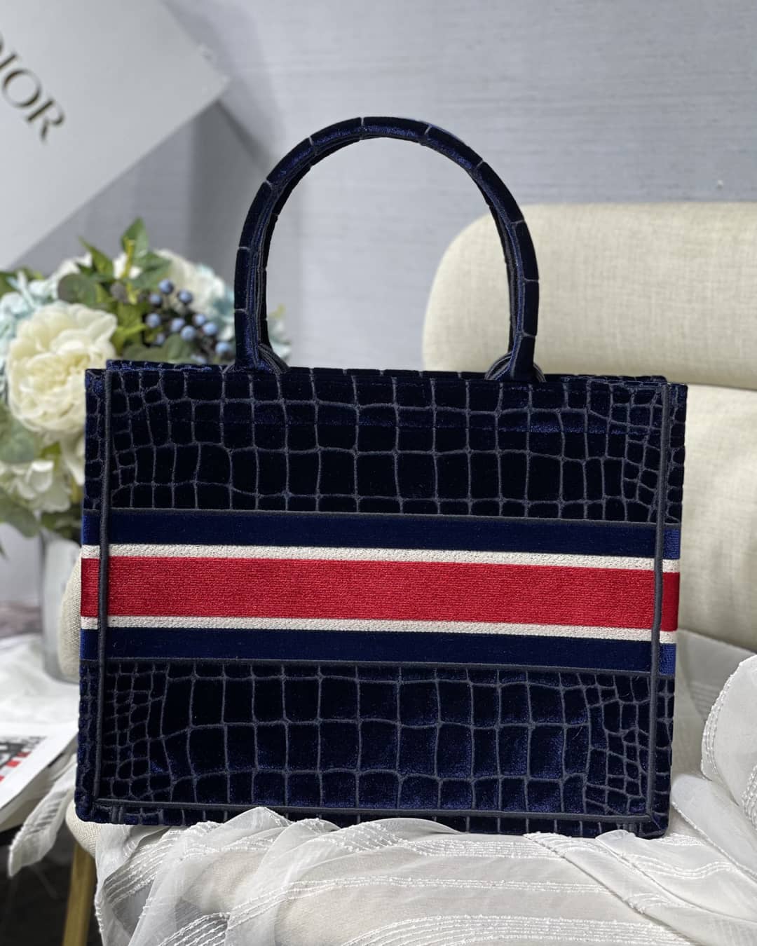 Best Replica Christian Dior CD Book Embroidery Replica Tote - Colareps