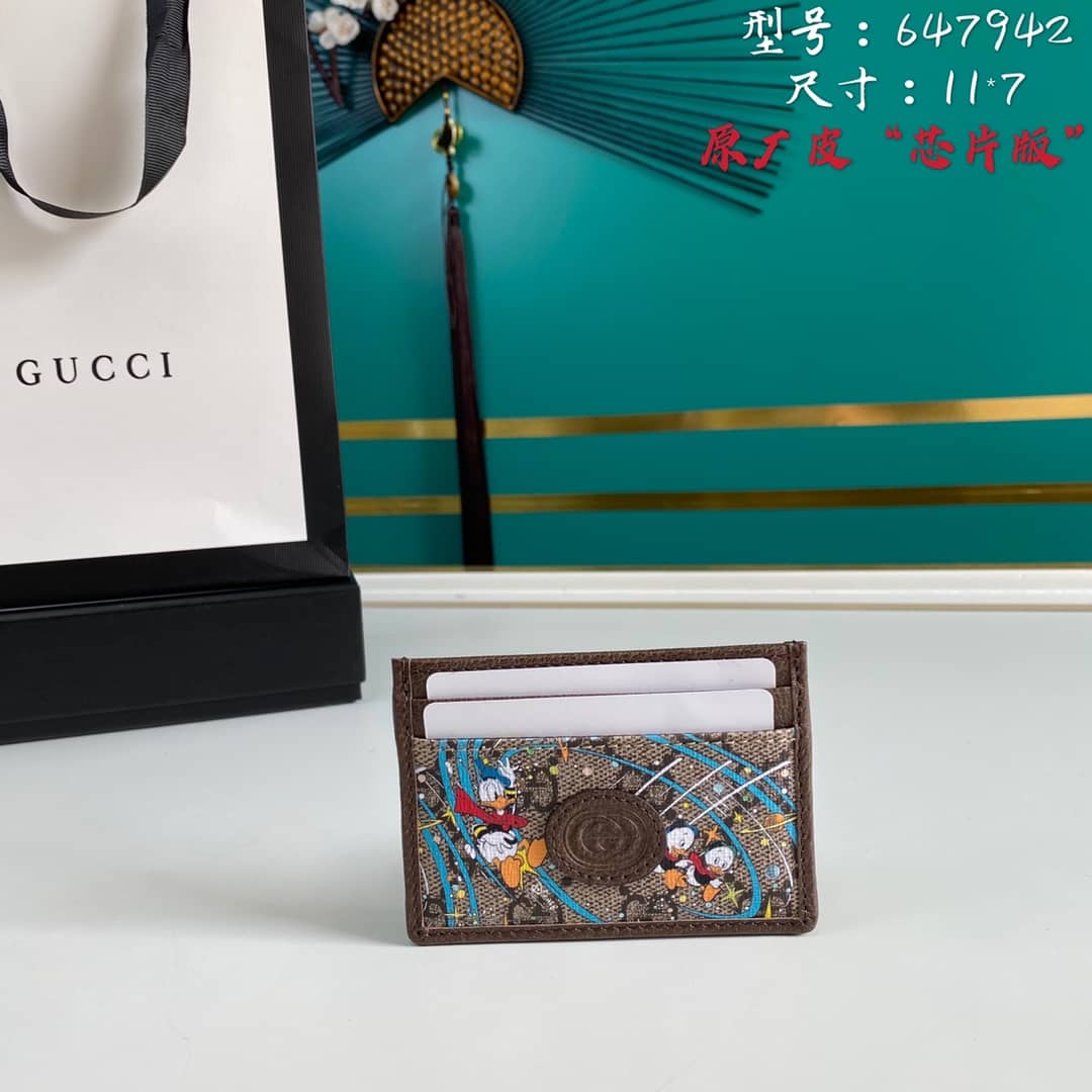 Best Replica Gucci x Disney Donald Duck Credit Card Holder Replica 647942 - Colareps