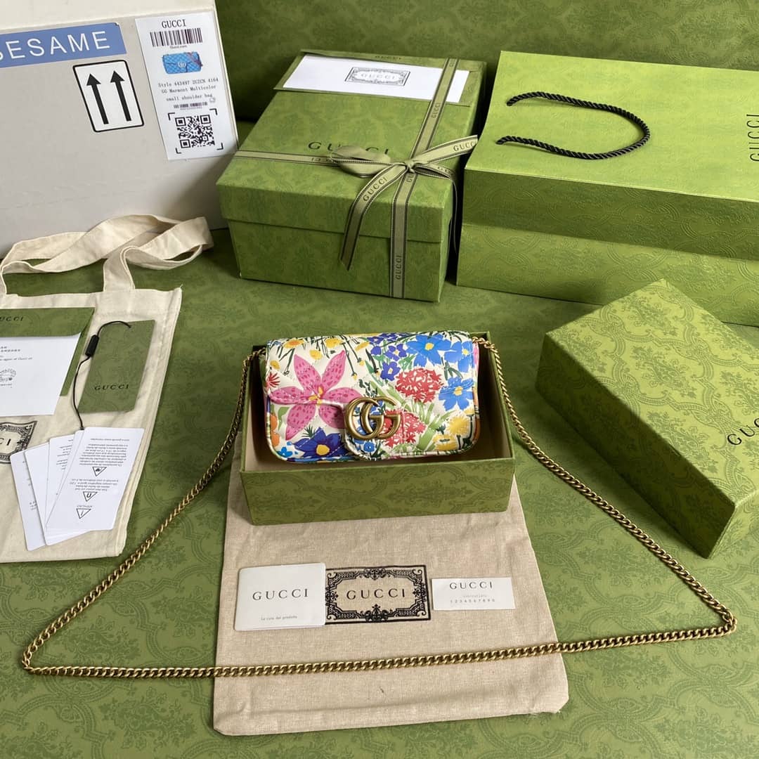 Best Replica Gucci GG Marmont Matelassé Mini Crossbody Bag Replica 476433 - Colareps