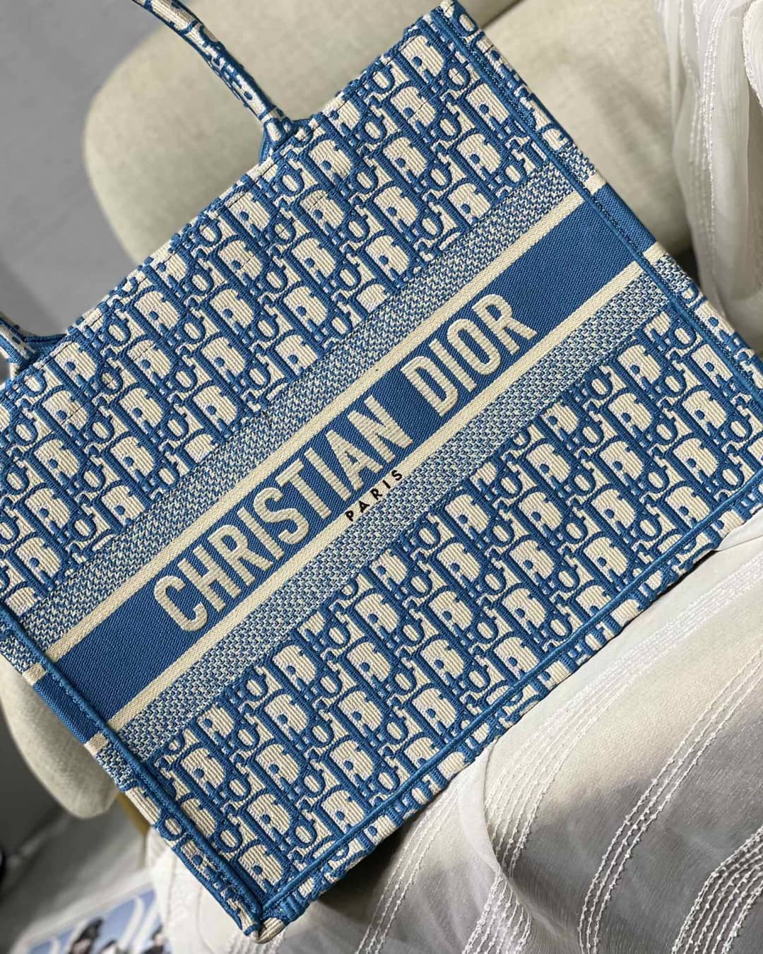 Best Replica Christian Dior CD Book Embroidery Replica Tote - Colareps