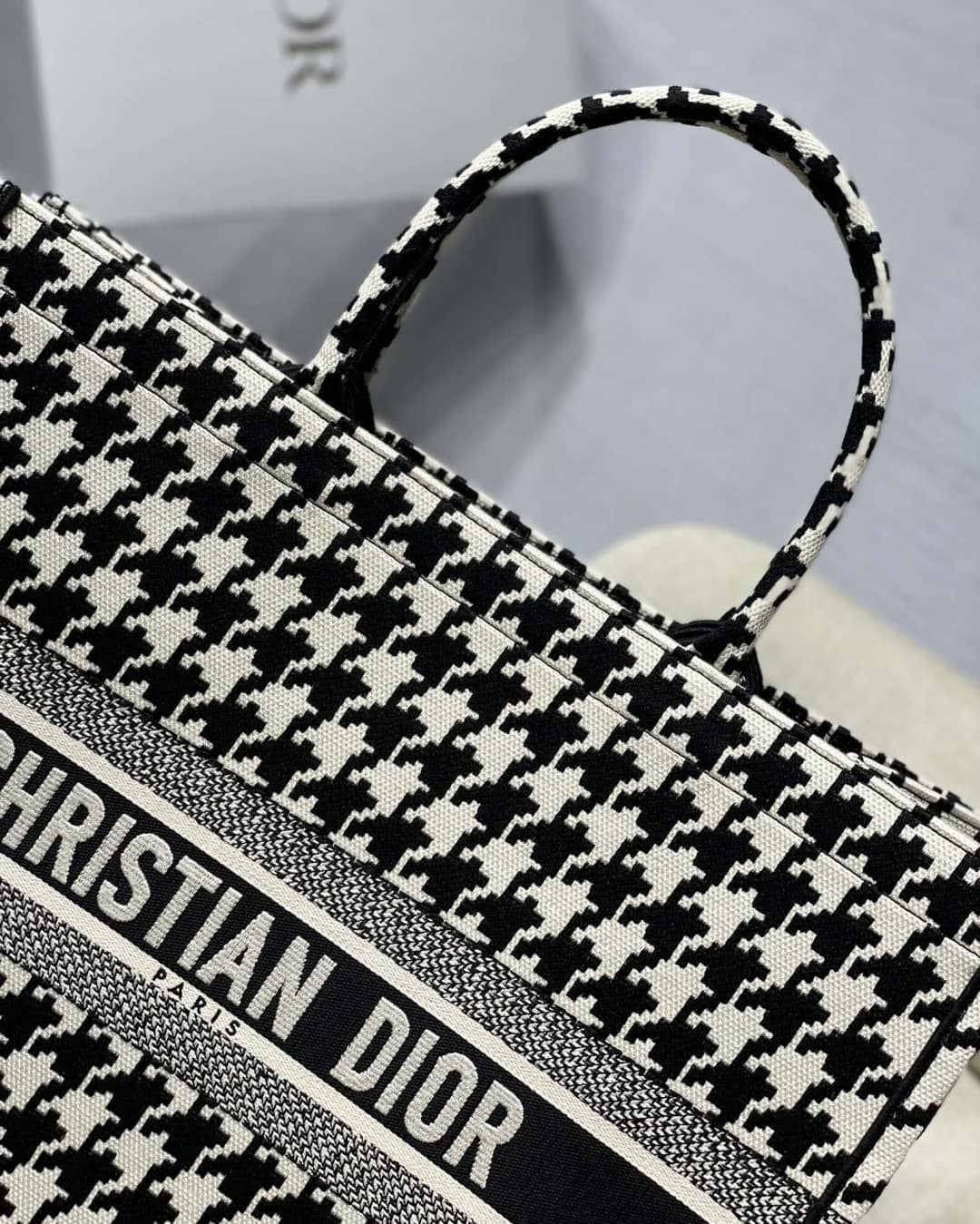 Best Replica Christian Dior CD Book Embroidery Replica Tote - Colareps