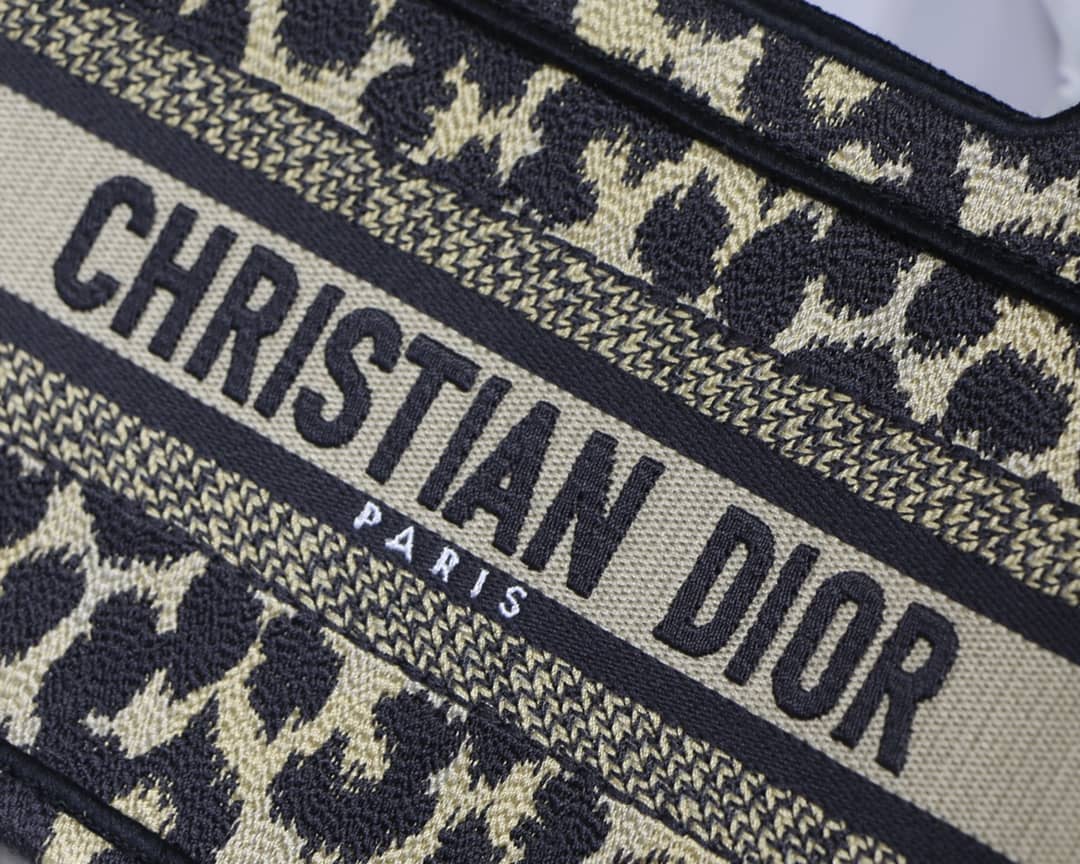 Best Replica Christian Dior CD Book Embroidery Replica Tote - Colareps