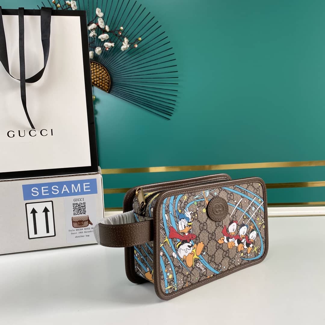 Best Replica Gucci X Disney  Donald Duck Cosmetic Case Replica 647929 - Colareps