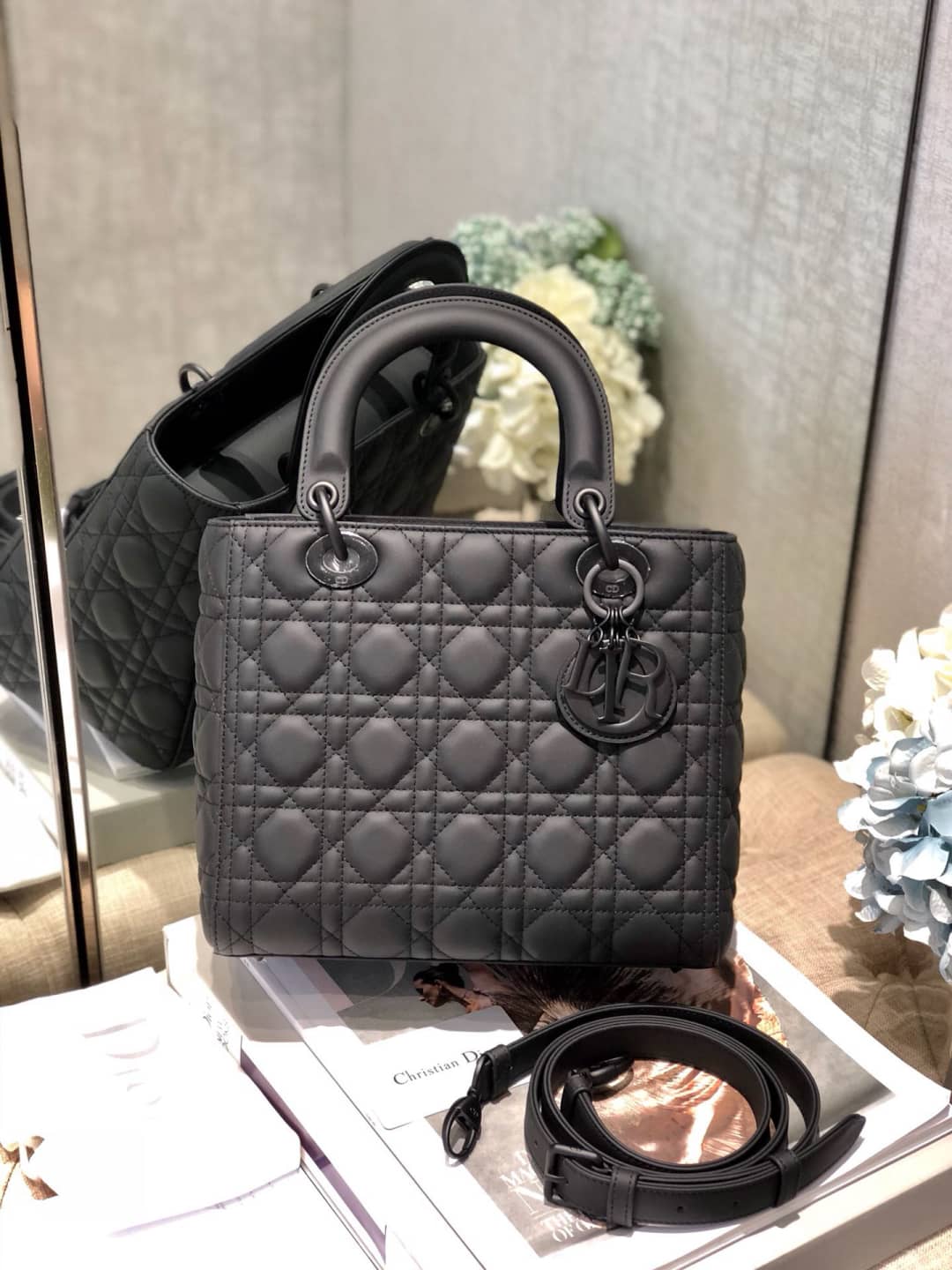 Best Replica Christian Dior Lady Dior 24CM Replica Bag - Colareps