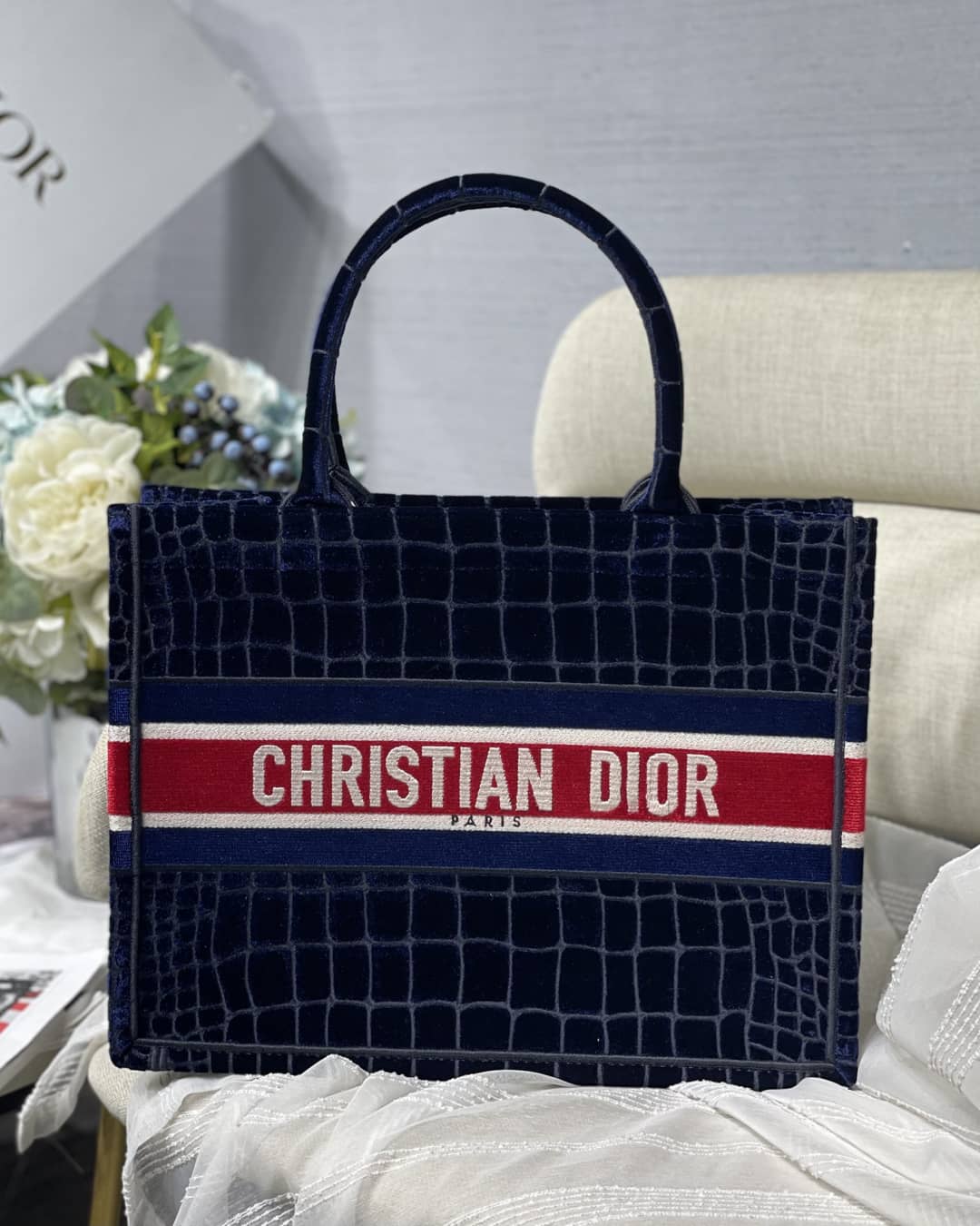 Best Replica Christian Dior CD Book Embroidery Replica Tote - Colareps