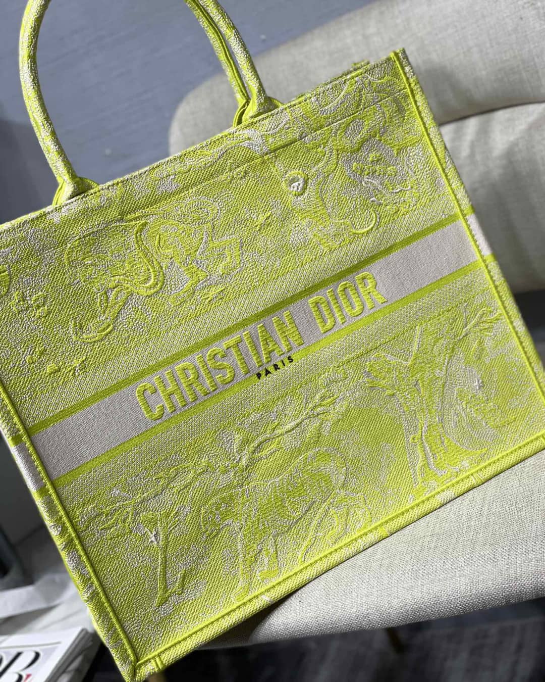 Best Replica Christian Dior CD Book Embroidery Replica Tote - Colareps
