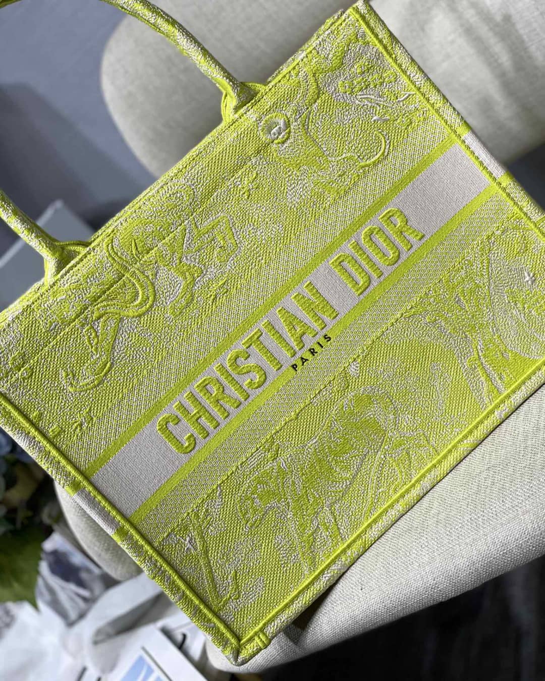 Best Replica Christian Dior CD Book Embroidery Replica Tote - Colareps