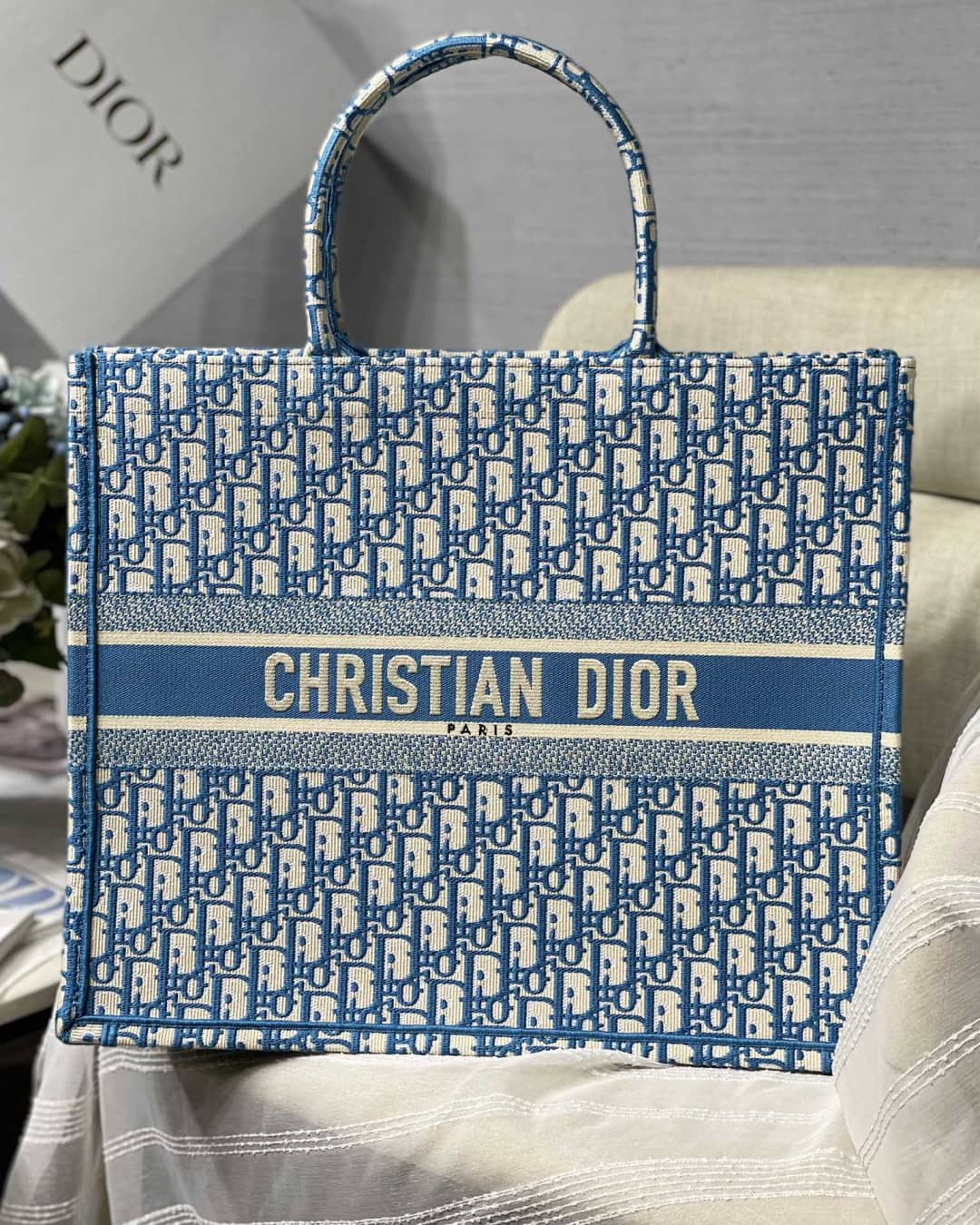 Best Replica Christian Dior CD Book Embroidery Replica Tote - Colareps