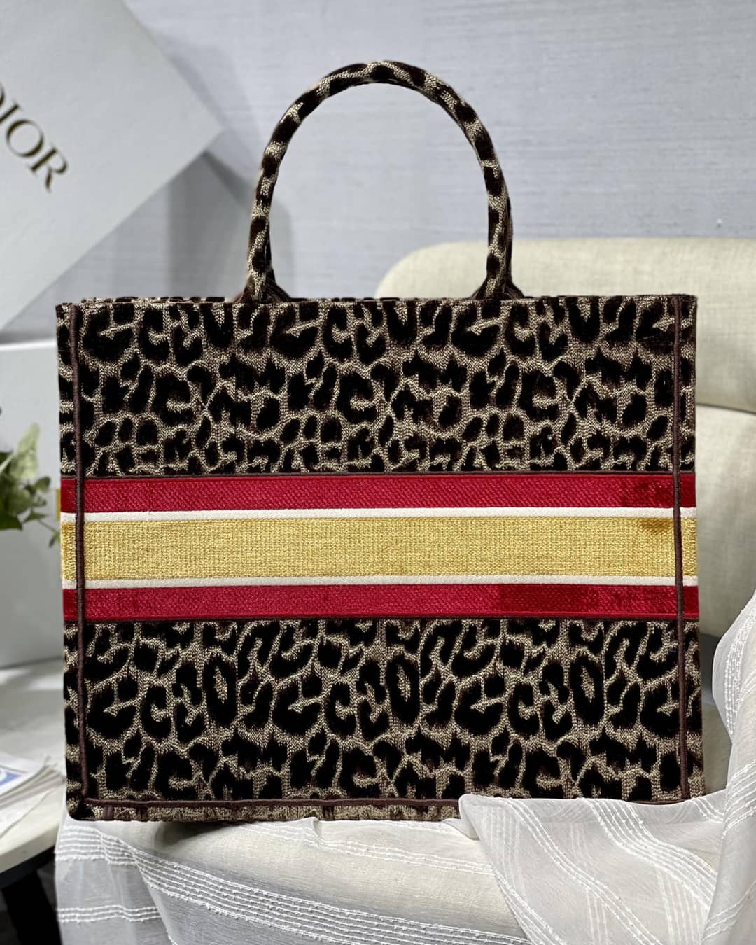 Best Replica Christian Dior CD Book Embroidery Replica Tote - Colareps