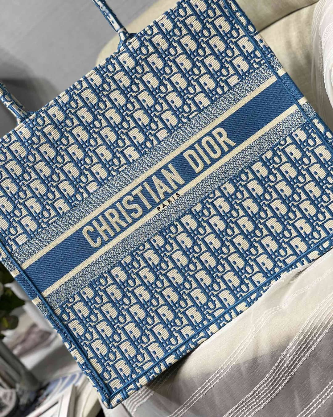 Best Replica Christian Dior CD Book Embroidery Replica Tote - Colareps