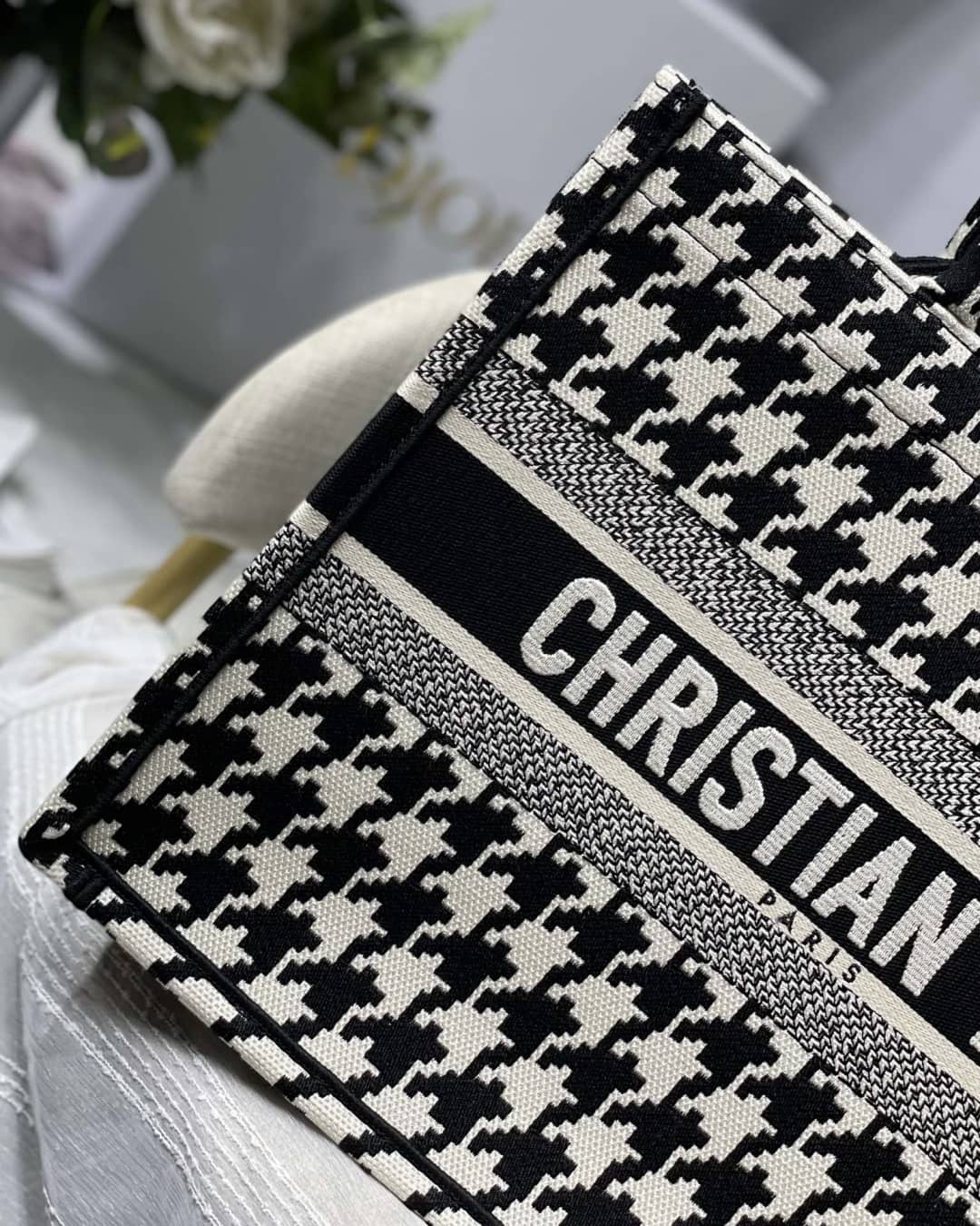 Best Replica Christian Dior CD Book Embroidery Replica Tote - Colareps