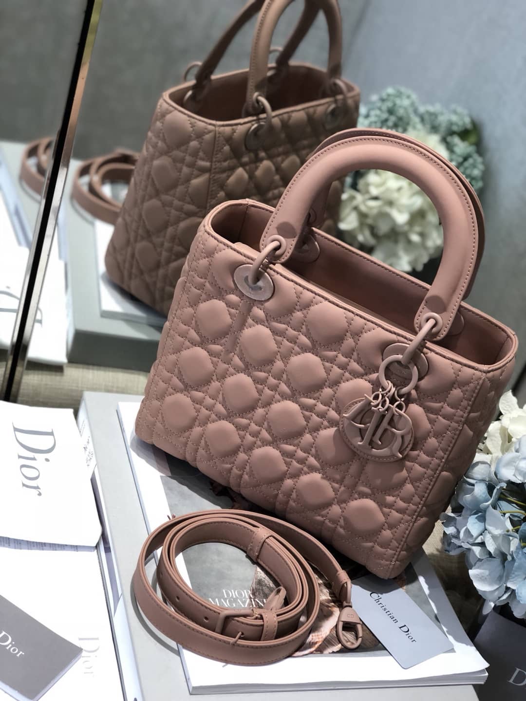 Best Replica Christian Dior Lady Dior 24CM Replica Bag - Colareps
