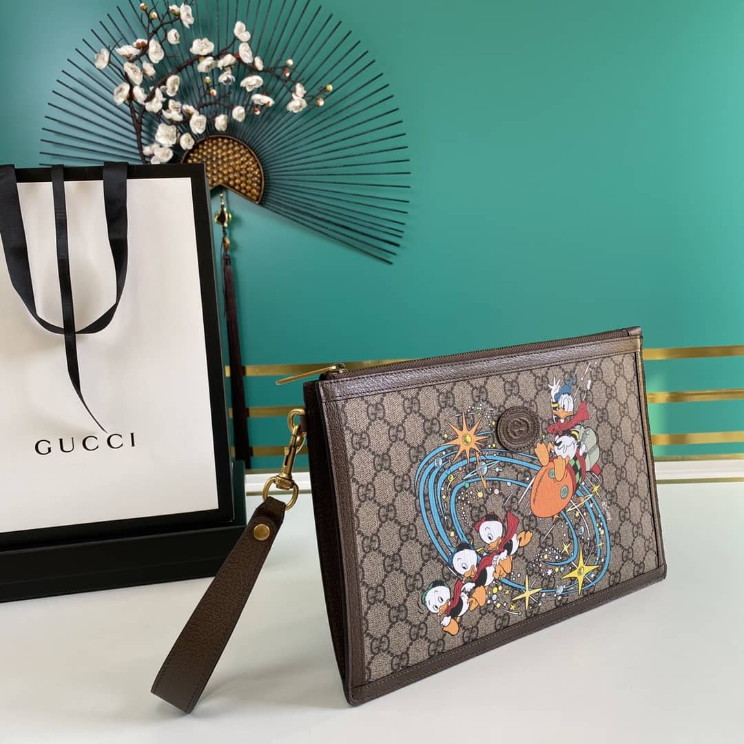 Best Replica Gucci Disney GG Supreme Clutch Replica 647925 - Colareps