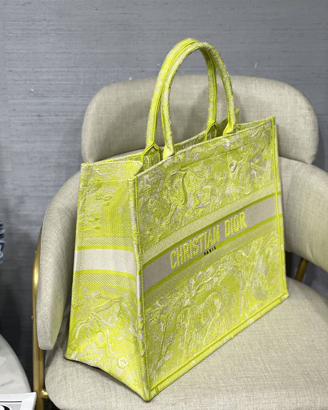 Best Replica Christian Dior CD Book Embroidery Replica Tote - Colareps
