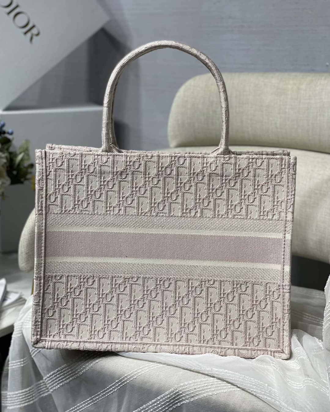 Best Replica Christian Dior CD Book Embroidery Replica Tote - Colareps
