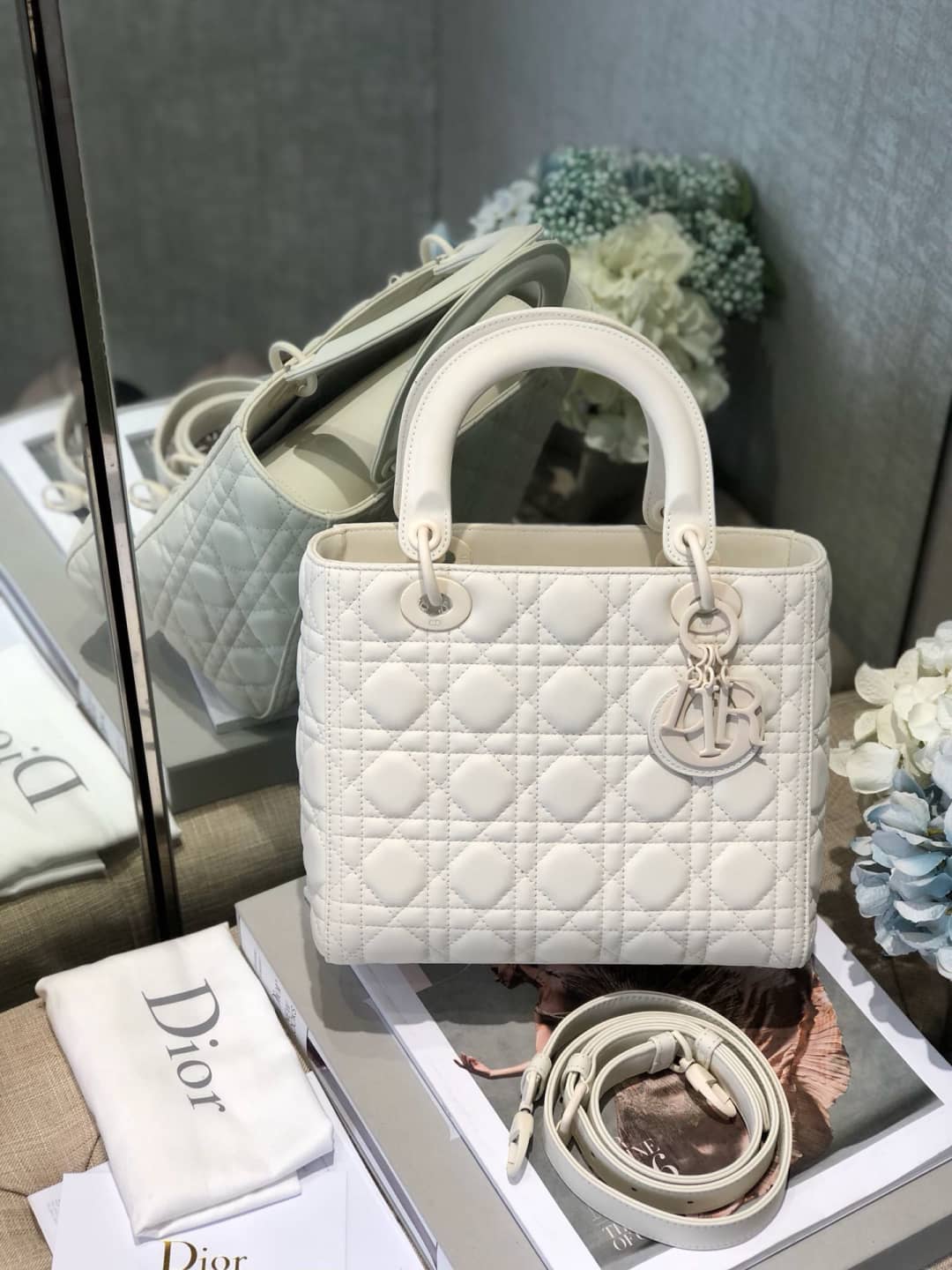 Best Replica Christian Dior Lady Dior 24CM Replica Bag - Colareps