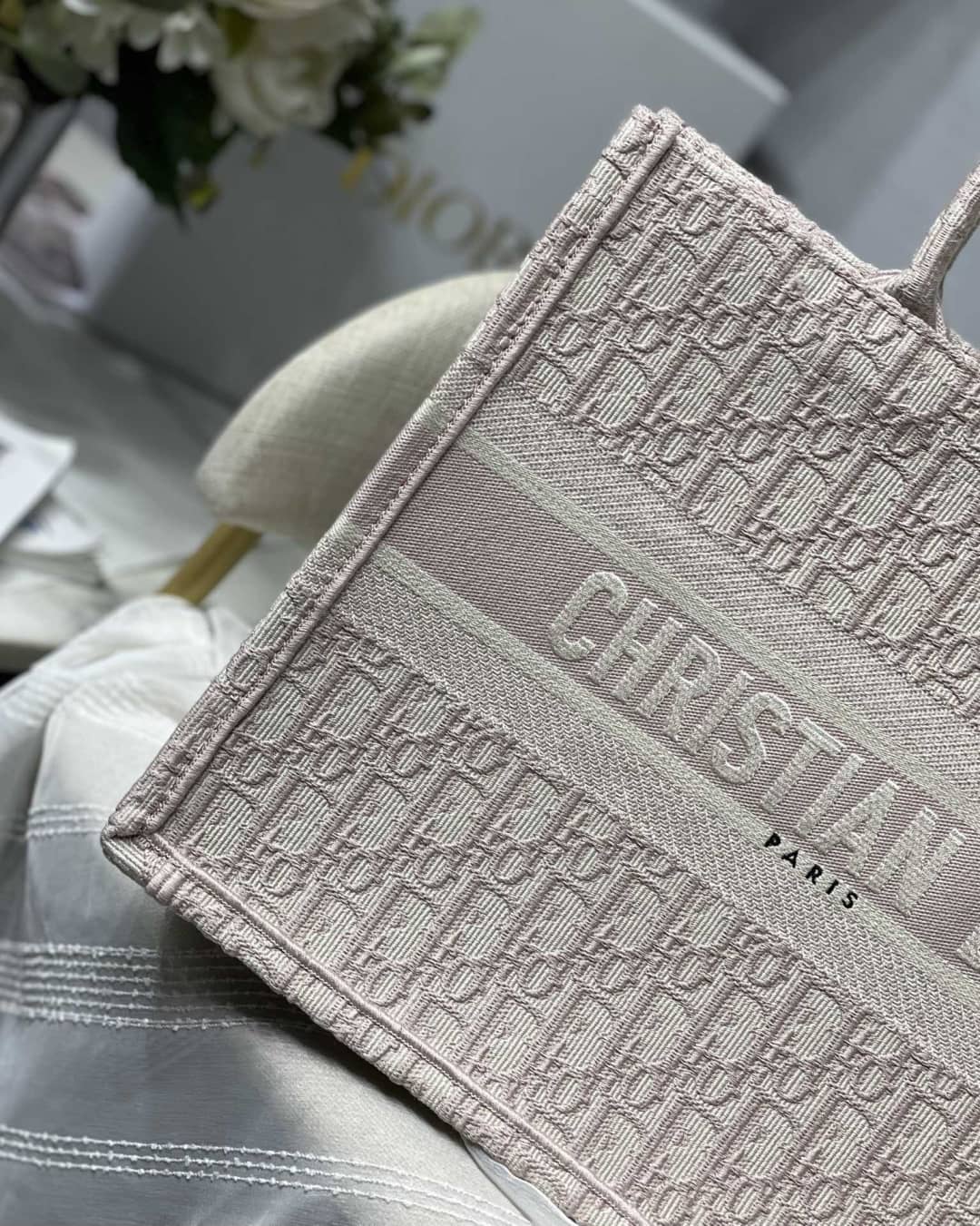Best Replica Christian Dior CD Book Embroidery Replica Tote - Colareps