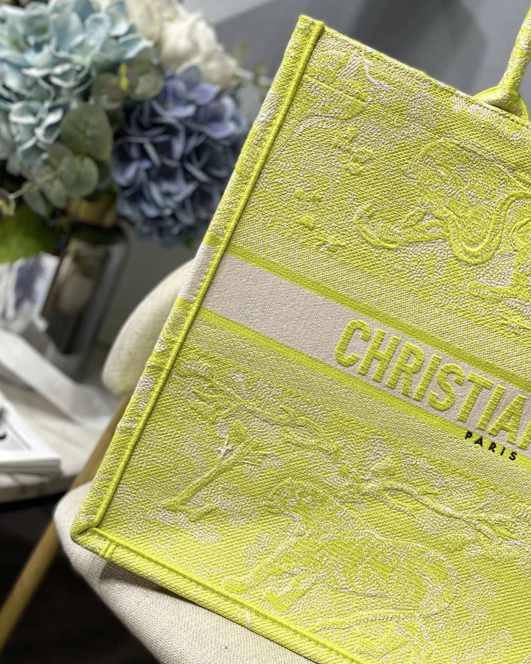 Best Replica Christian Dior CD Book Embroidery Replica Tote - Colareps