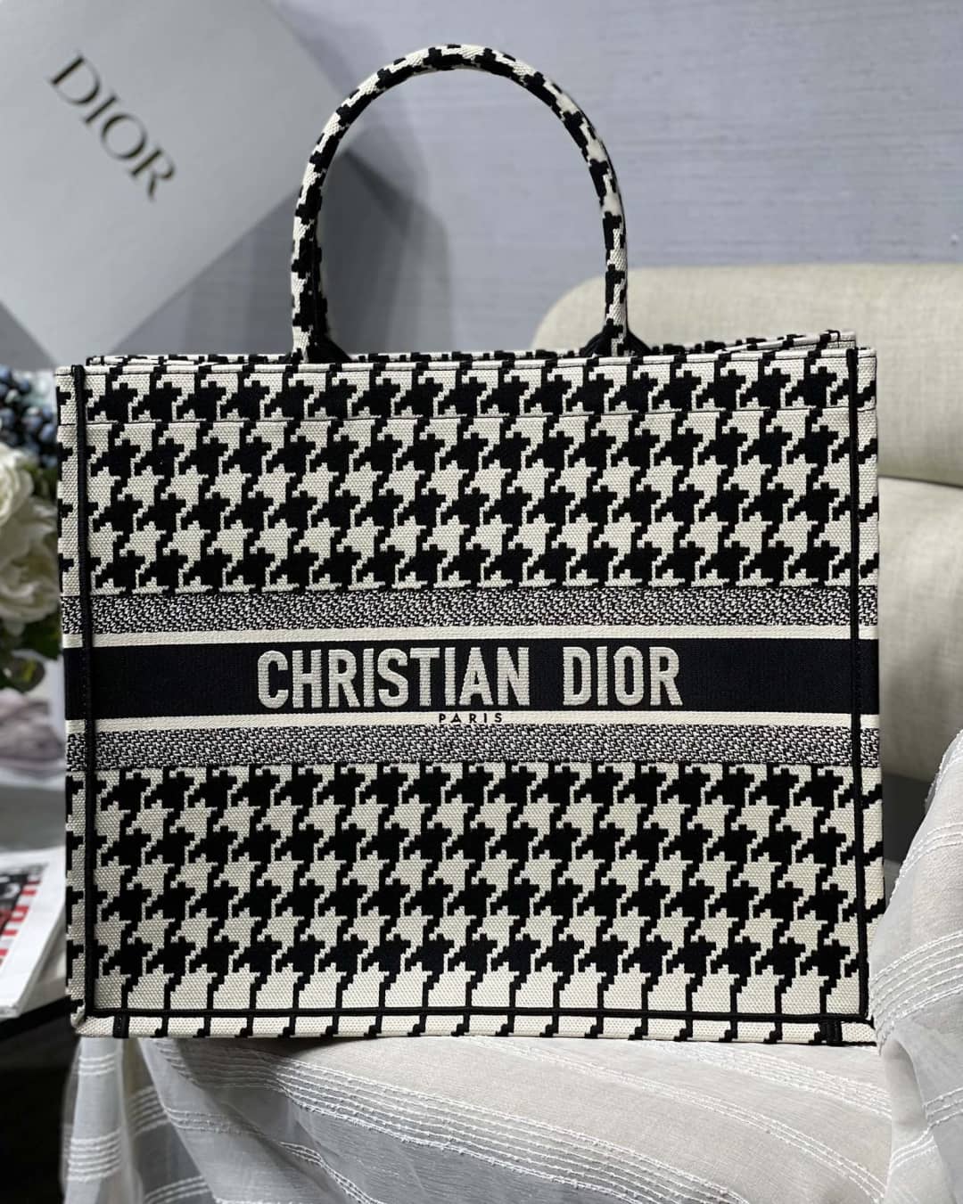 Best Replica Christian Dior CD Book Embroidery Replica Tote - Colareps
