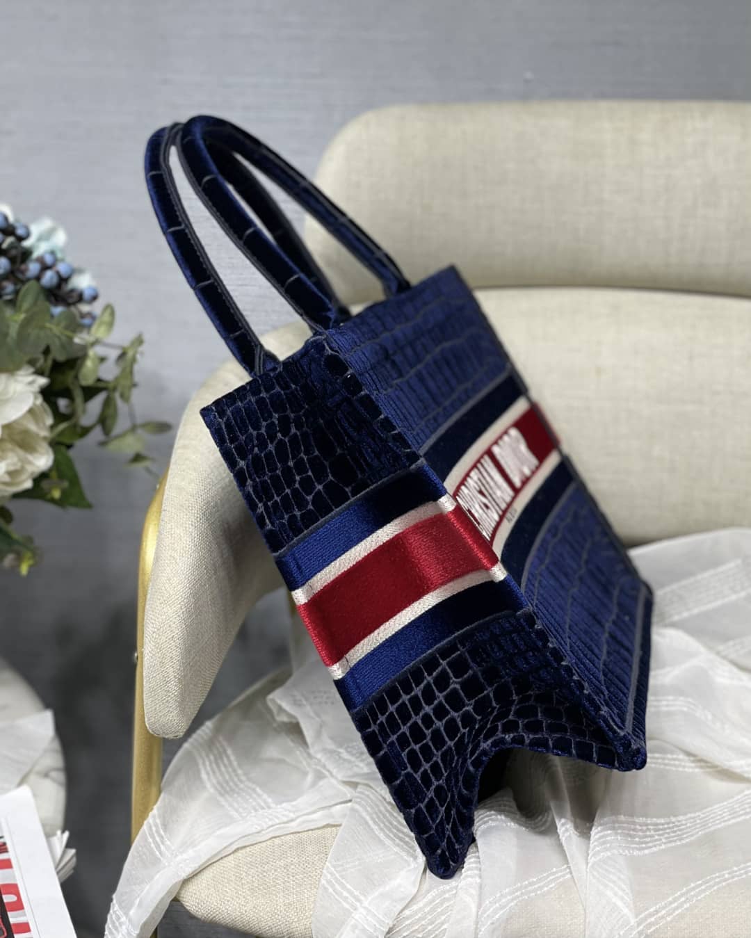 Best Replica Christian Dior CD Book Embroidery Replica Tote - Colareps