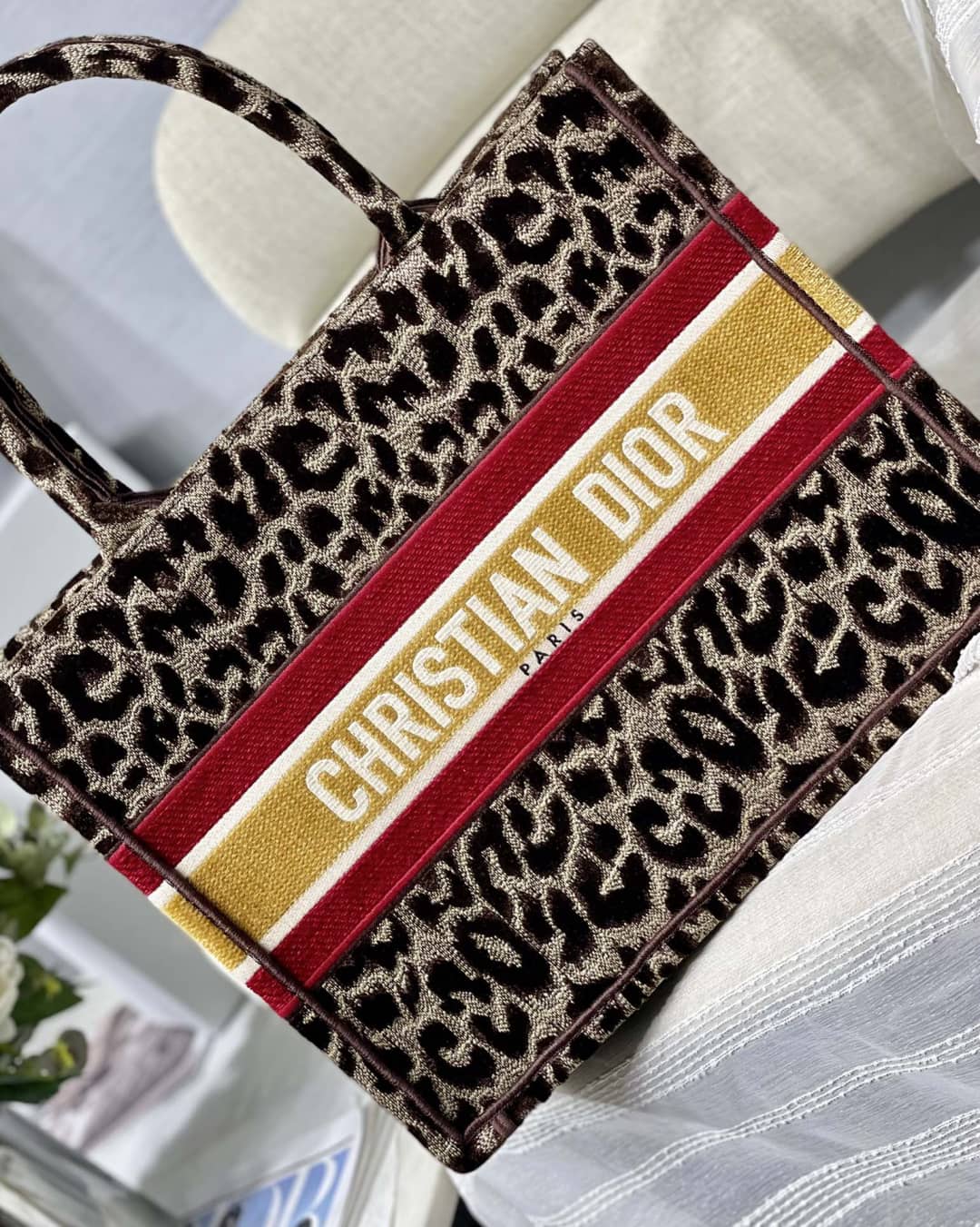 Best Replica Christian Dior CD Book Embroidery Replica Tote - Colareps